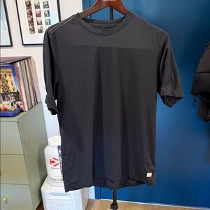 Vuori Black Short Sleeve Tee